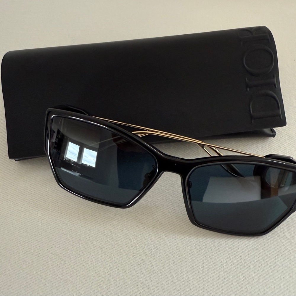 Dior 30Montaigne sunglasses